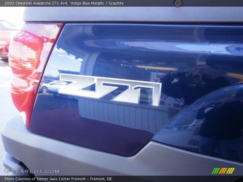Indigo Blue Metallic / Graphite 2002 Chevrolet Avalanche Z71 4x4