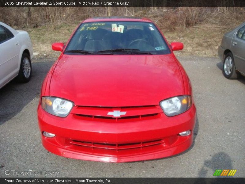 Victory Red / Graphite Gray 2005 Chevrolet Cavalier LS Sport Coupe