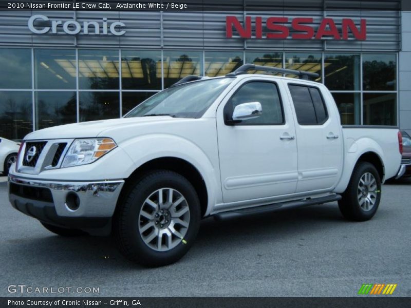 Avalanche White / Beige 2010 Nissan Frontier LE Crew Cab