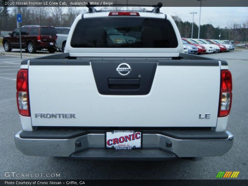 Avalanche White / Beige 2010 Nissan Frontier LE Crew Cab