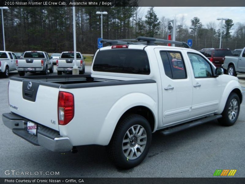 Avalanche White / Beige 2010 Nissan Frontier LE Crew Cab