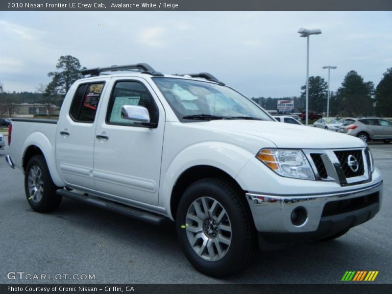 Avalanche White / Beige 2010 Nissan Frontier LE Crew Cab