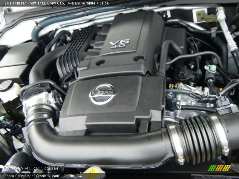 Avalanche White / Beige 2010 Nissan Frontier LE Crew Cab