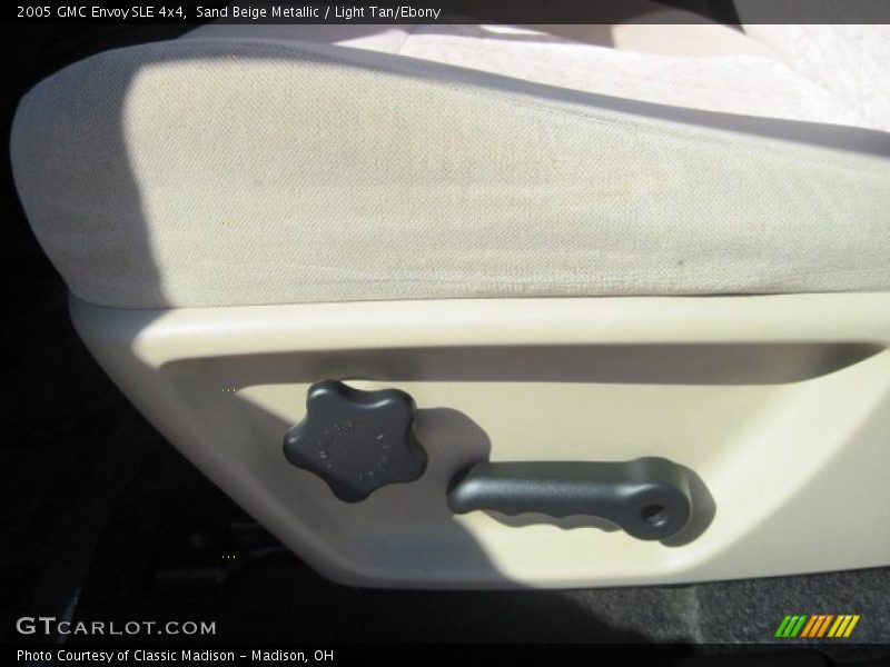 Sand Beige Metallic / Light Tan/Ebony 2005 GMC Envoy SLE 4x4