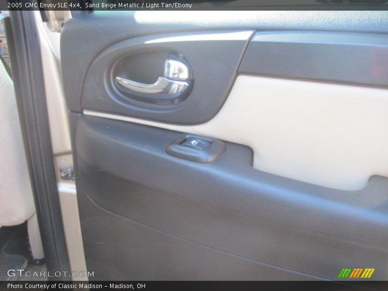 Sand Beige Metallic / Light Tan/Ebony 2005 GMC Envoy SLE 4x4