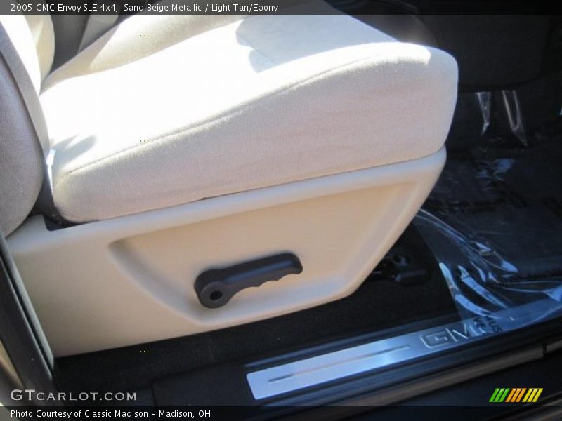 Sand Beige Metallic / Light Tan/Ebony 2005 GMC Envoy SLE 4x4