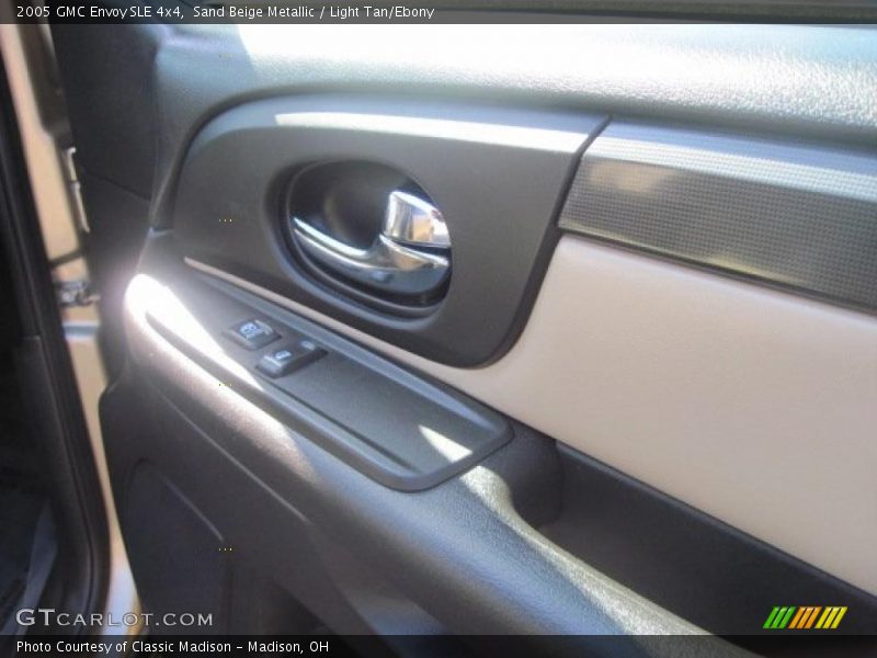 Sand Beige Metallic / Light Tan/Ebony 2005 GMC Envoy SLE 4x4