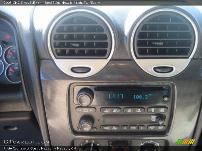 Sand Beige Metallic / Light Tan/Ebony 2005 GMC Envoy SLE 4x4