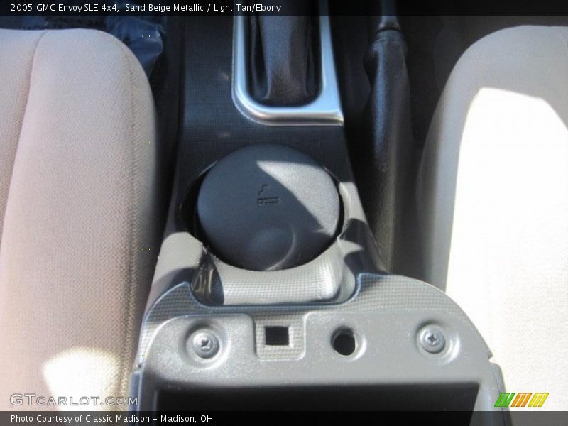 Sand Beige Metallic / Light Tan/Ebony 2005 GMC Envoy SLE 4x4