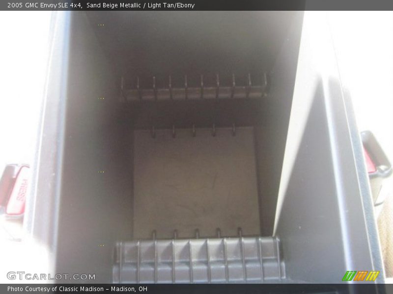 Sand Beige Metallic / Light Tan/Ebony 2005 GMC Envoy SLE 4x4