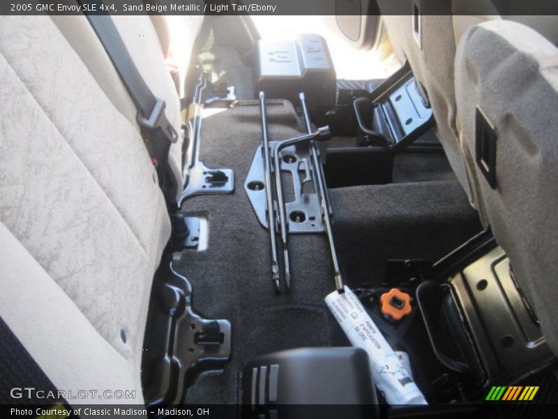 Sand Beige Metallic / Light Tan/Ebony 2005 GMC Envoy SLE 4x4