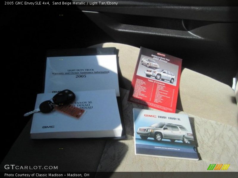 Sand Beige Metallic / Light Tan/Ebony 2005 GMC Envoy SLE 4x4