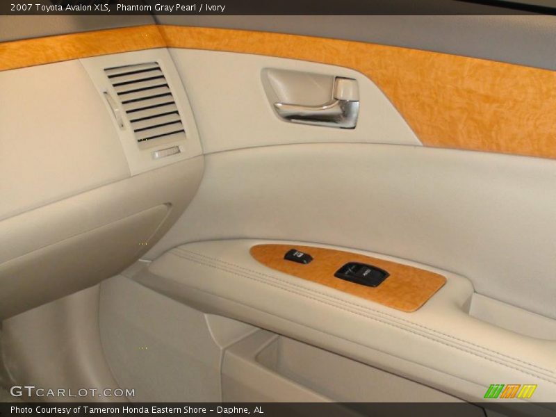 Phantom Gray Pearl / Ivory 2007 Toyota Avalon XLS
