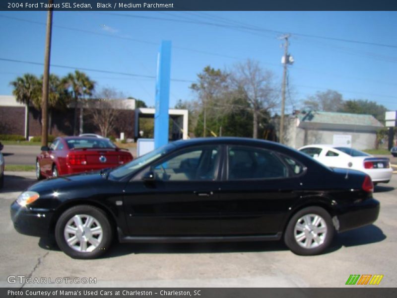 Black / Medium Parchment 2004 Ford Taurus SEL Sedan
