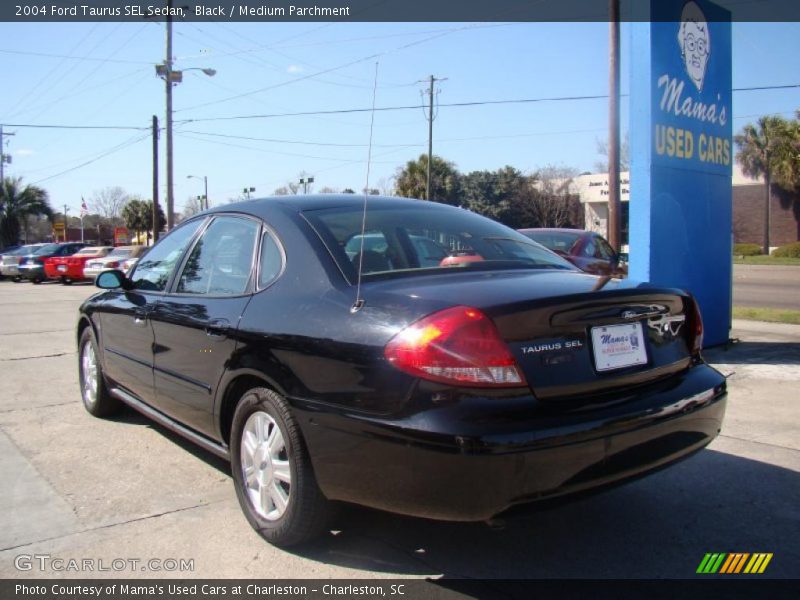 Black / Medium Parchment 2004 Ford Taurus SEL Sedan