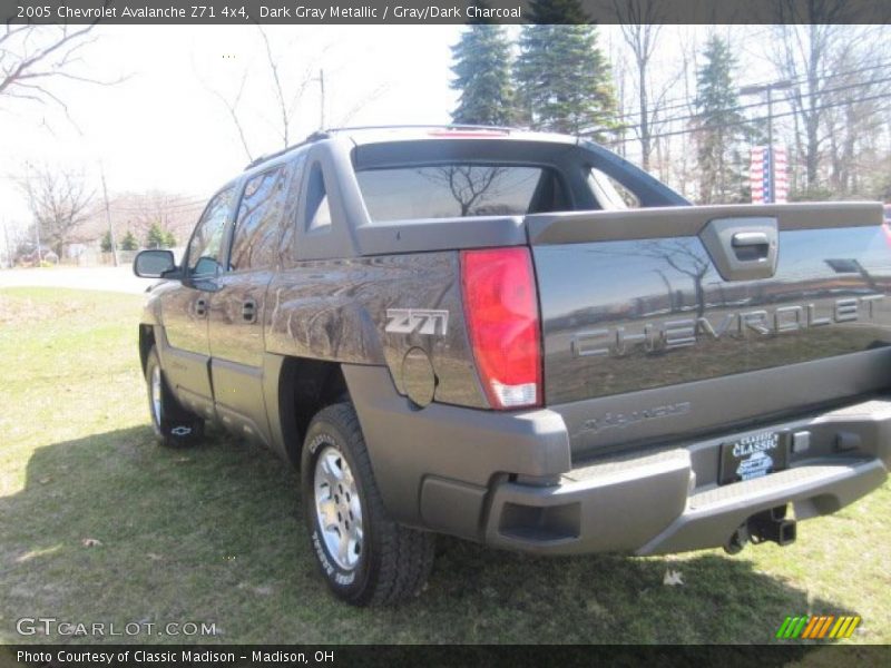 Dark Gray Metallic / Gray/Dark Charcoal 2005 Chevrolet Avalanche Z71 4x4