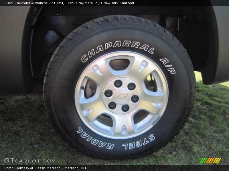 Dark Gray Metallic / Gray/Dark Charcoal 2005 Chevrolet Avalanche Z71 4x4