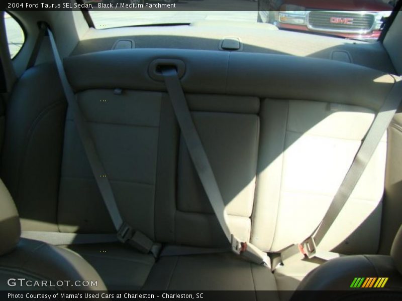 Black / Medium Parchment 2004 Ford Taurus SEL Sedan