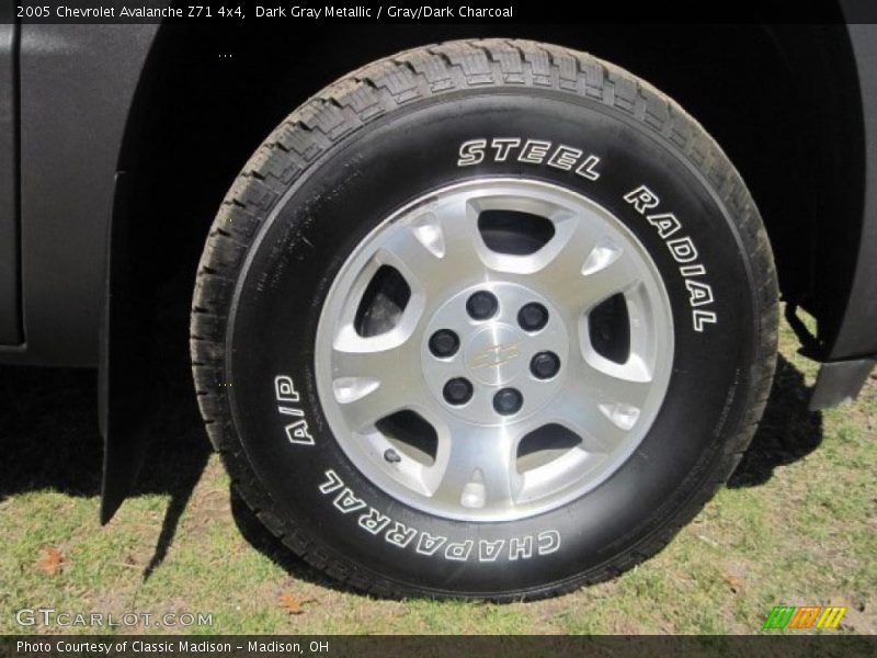 Dark Gray Metallic / Gray/Dark Charcoal 2005 Chevrolet Avalanche Z71 4x4