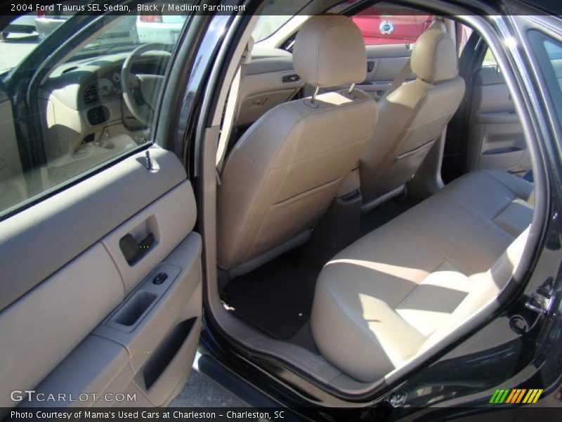 Black / Medium Parchment 2004 Ford Taurus SEL Sedan