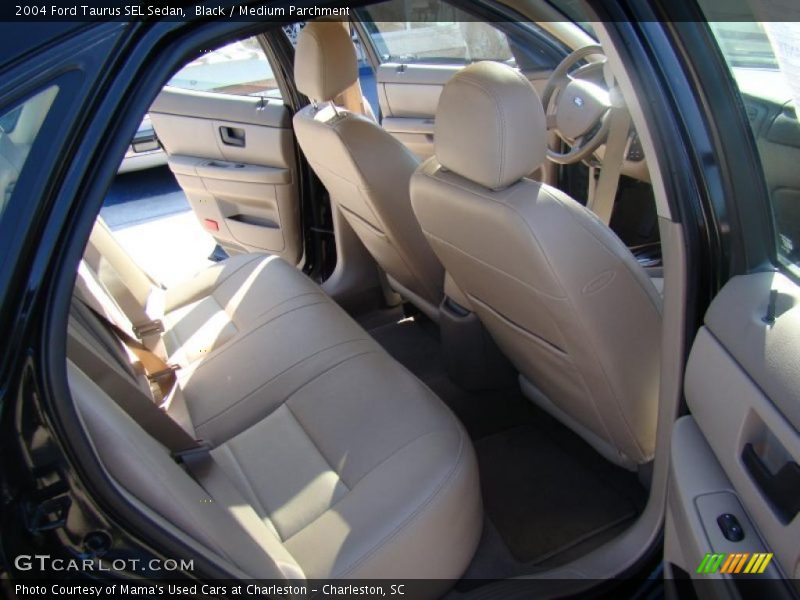 Black / Medium Parchment 2004 Ford Taurus SEL Sedan