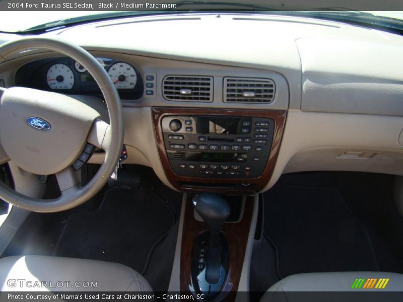 Black / Medium Parchment 2004 Ford Taurus SEL Sedan