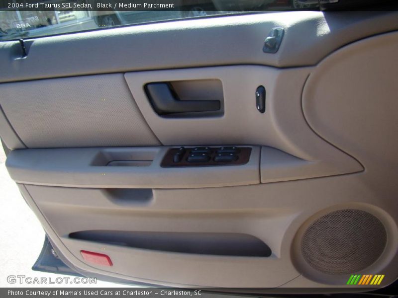 Black / Medium Parchment 2004 Ford Taurus SEL Sedan