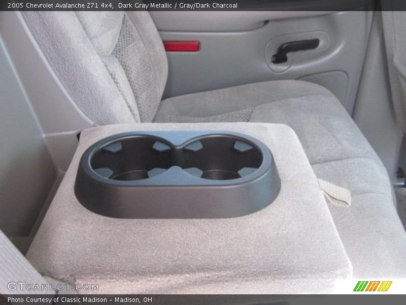 Dark Gray Metallic / Gray/Dark Charcoal 2005 Chevrolet Avalanche Z71 4x4