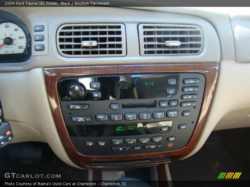 Black / Medium Parchment 2004 Ford Taurus SEL Sedan