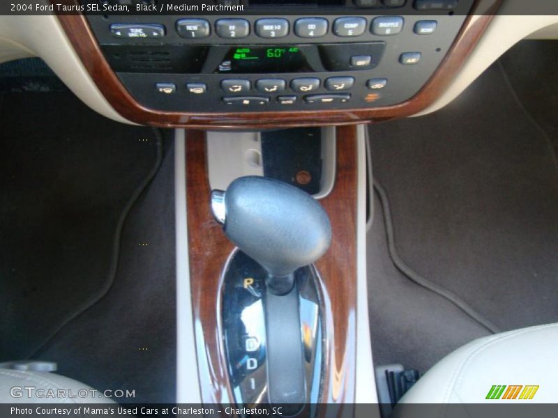 Black / Medium Parchment 2004 Ford Taurus SEL Sedan