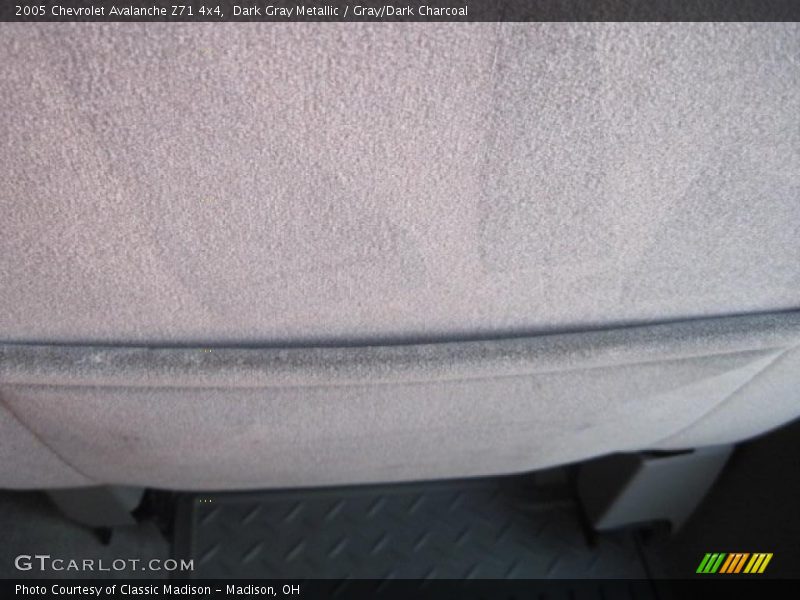 Dark Gray Metallic / Gray/Dark Charcoal 2005 Chevrolet Avalanche Z71 4x4