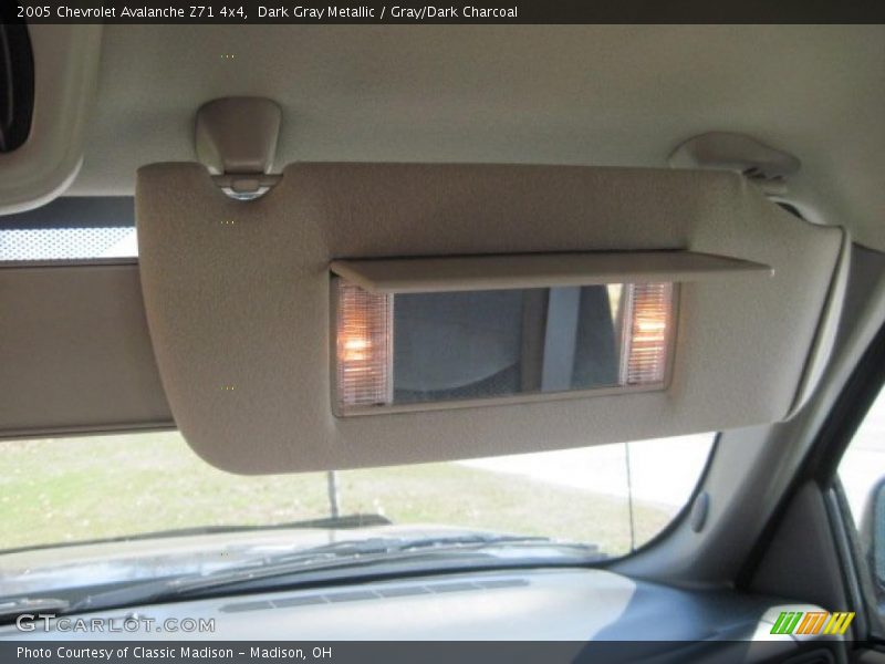 Dark Gray Metallic / Gray/Dark Charcoal 2005 Chevrolet Avalanche Z71 4x4