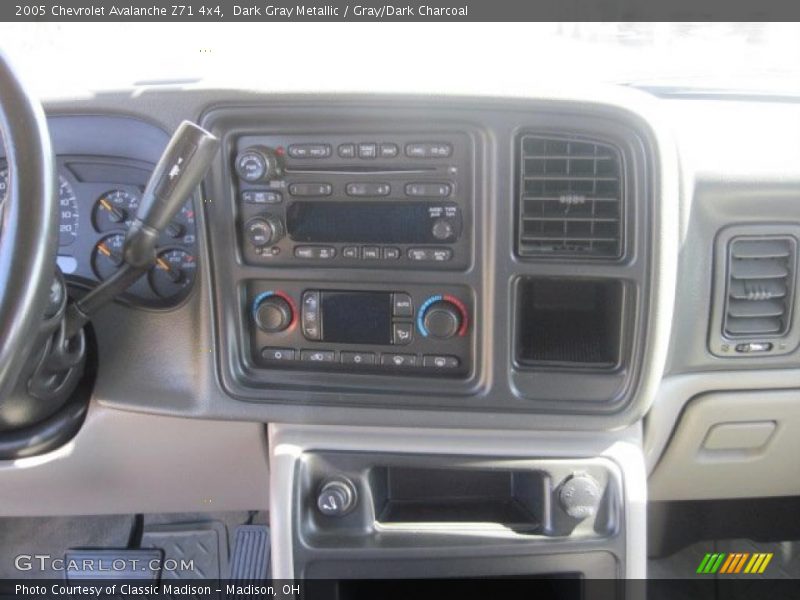 Dark Gray Metallic / Gray/Dark Charcoal 2005 Chevrolet Avalanche Z71 4x4