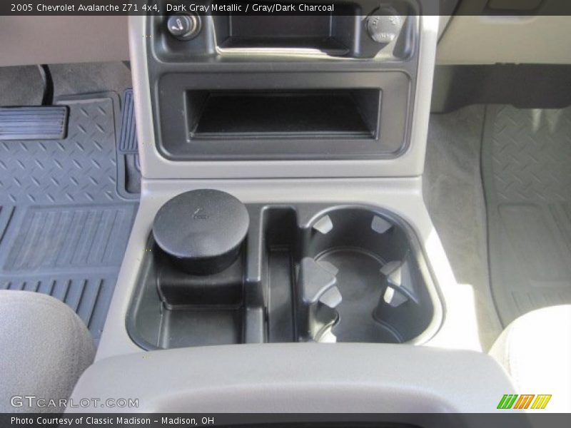 Dark Gray Metallic / Gray/Dark Charcoal 2005 Chevrolet Avalanche Z71 4x4