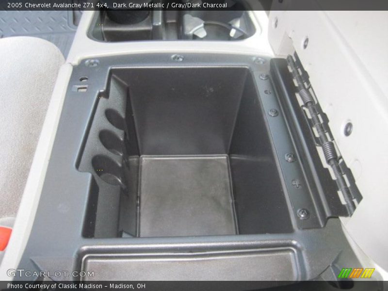 Dark Gray Metallic / Gray/Dark Charcoal 2005 Chevrolet Avalanche Z71 4x4