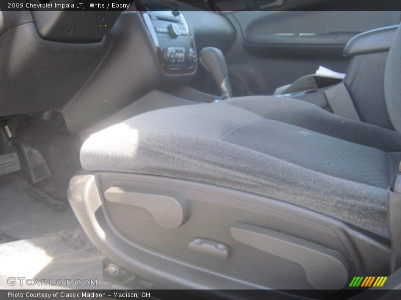 White / Ebony 2009 Chevrolet Impala LT