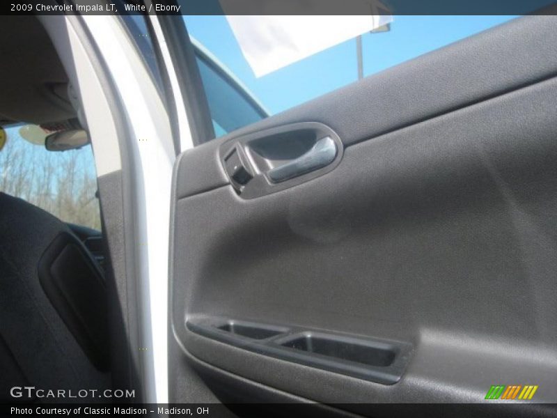 White / Ebony 2009 Chevrolet Impala LT