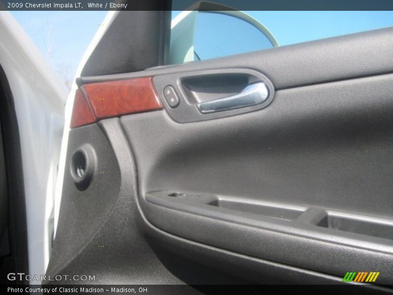 White / Ebony 2009 Chevrolet Impala LT