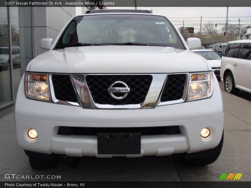 Avalanche White / Graphite 2007 Nissan Pathfinder SE 4x4