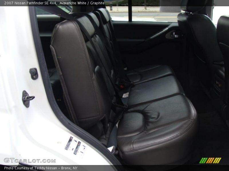 Avalanche White / Graphite 2007 Nissan Pathfinder SE 4x4