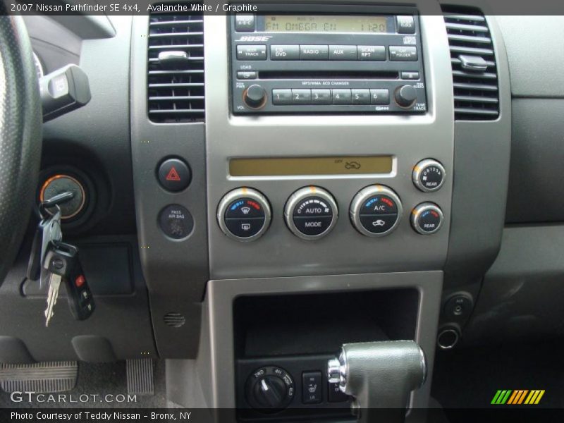 Avalanche White / Graphite 2007 Nissan Pathfinder SE 4x4