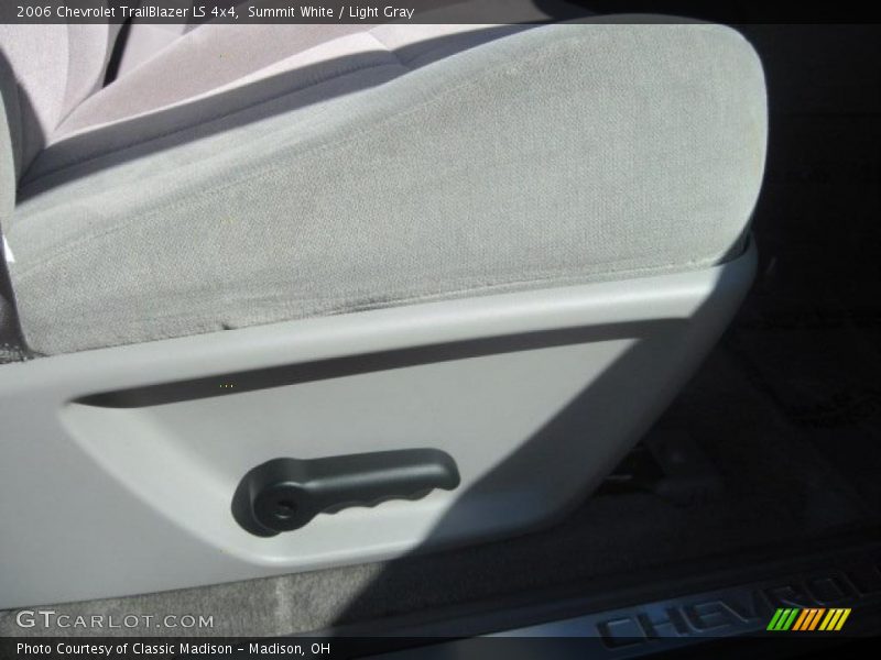 Summit White / Light Gray 2006 Chevrolet TrailBlazer LS 4x4