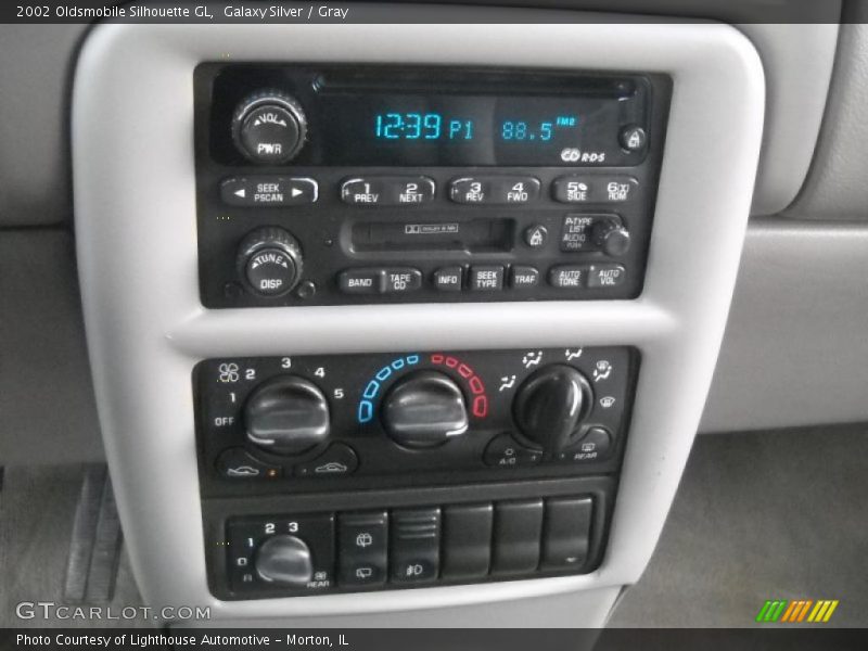 Galaxy Silver / Gray 2002 Oldsmobile Silhouette GL