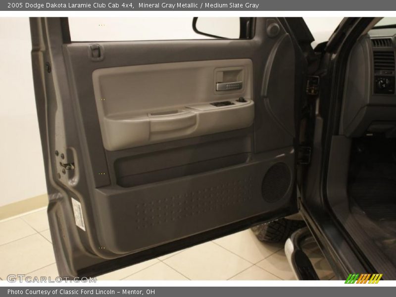 Mineral Gray Metallic / Medium Slate Gray 2005 Dodge Dakota Laramie Club Cab 4x4