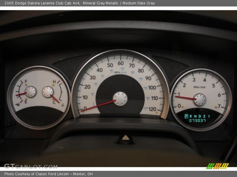 Mineral Gray Metallic / Medium Slate Gray 2005 Dodge Dakota Laramie Club Cab 4x4