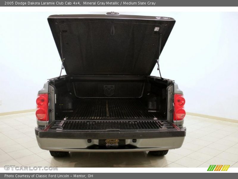 Mineral Gray Metallic / Medium Slate Gray 2005 Dodge Dakota Laramie Club Cab 4x4