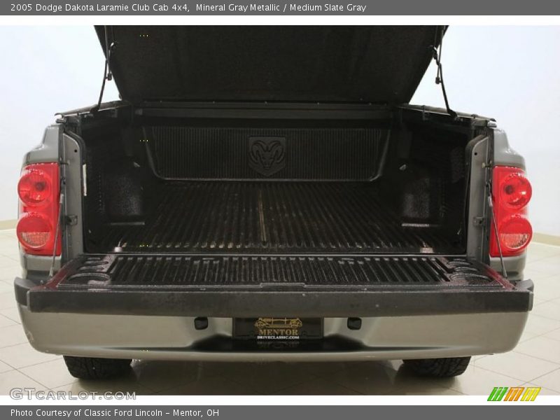 Mineral Gray Metallic / Medium Slate Gray 2005 Dodge Dakota Laramie Club Cab 4x4