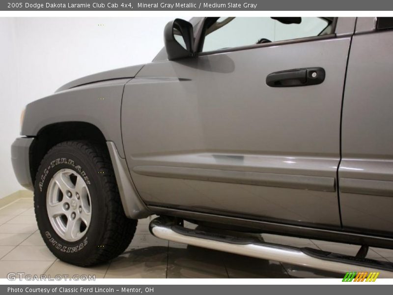 Mineral Gray Metallic / Medium Slate Gray 2005 Dodge Dakota Laramie Club Cab 4x4