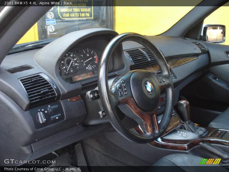 Alpine White / Black 2001 BMW X5 4.4i