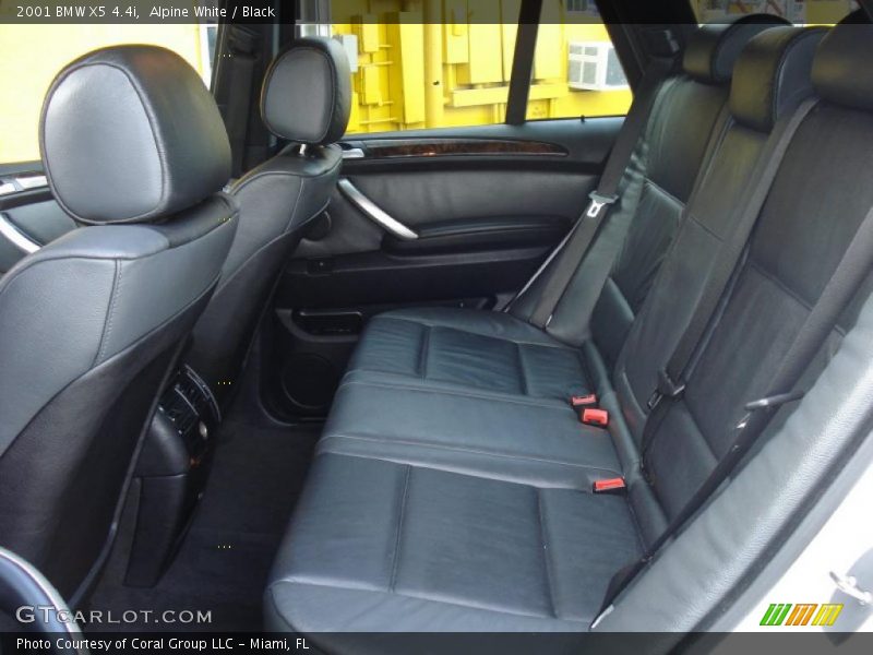 Alpine White / Black 2001 BMW X5 4.4i